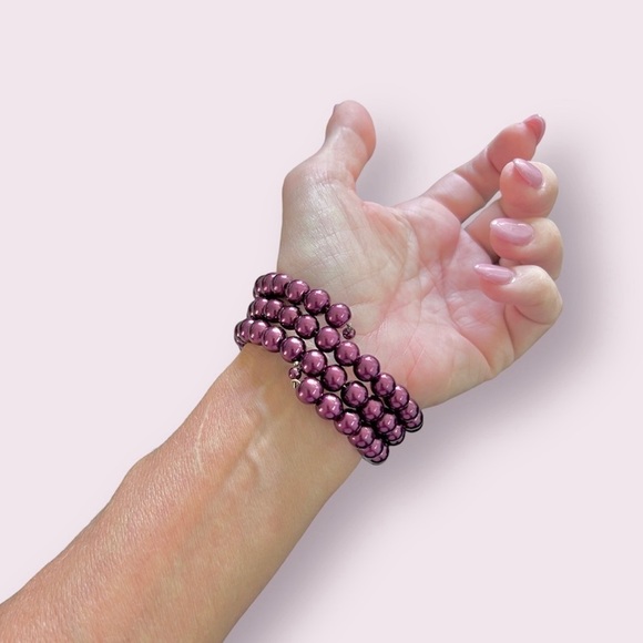 Deep Magenta Pearl Beaded Wrap Bracelet in Excellent condition - Picture 1 of 6